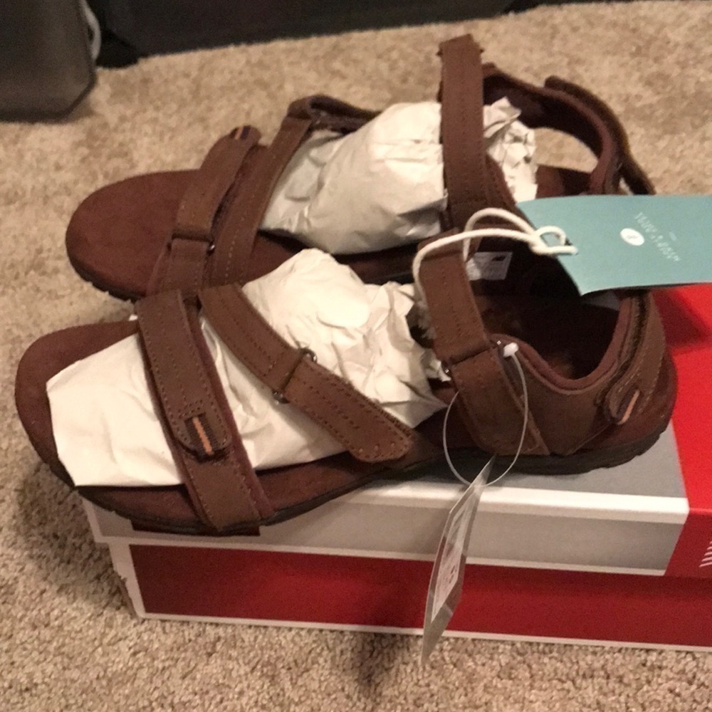 NWT New Balance Maya Leather Sandals - Picture 2 of 5